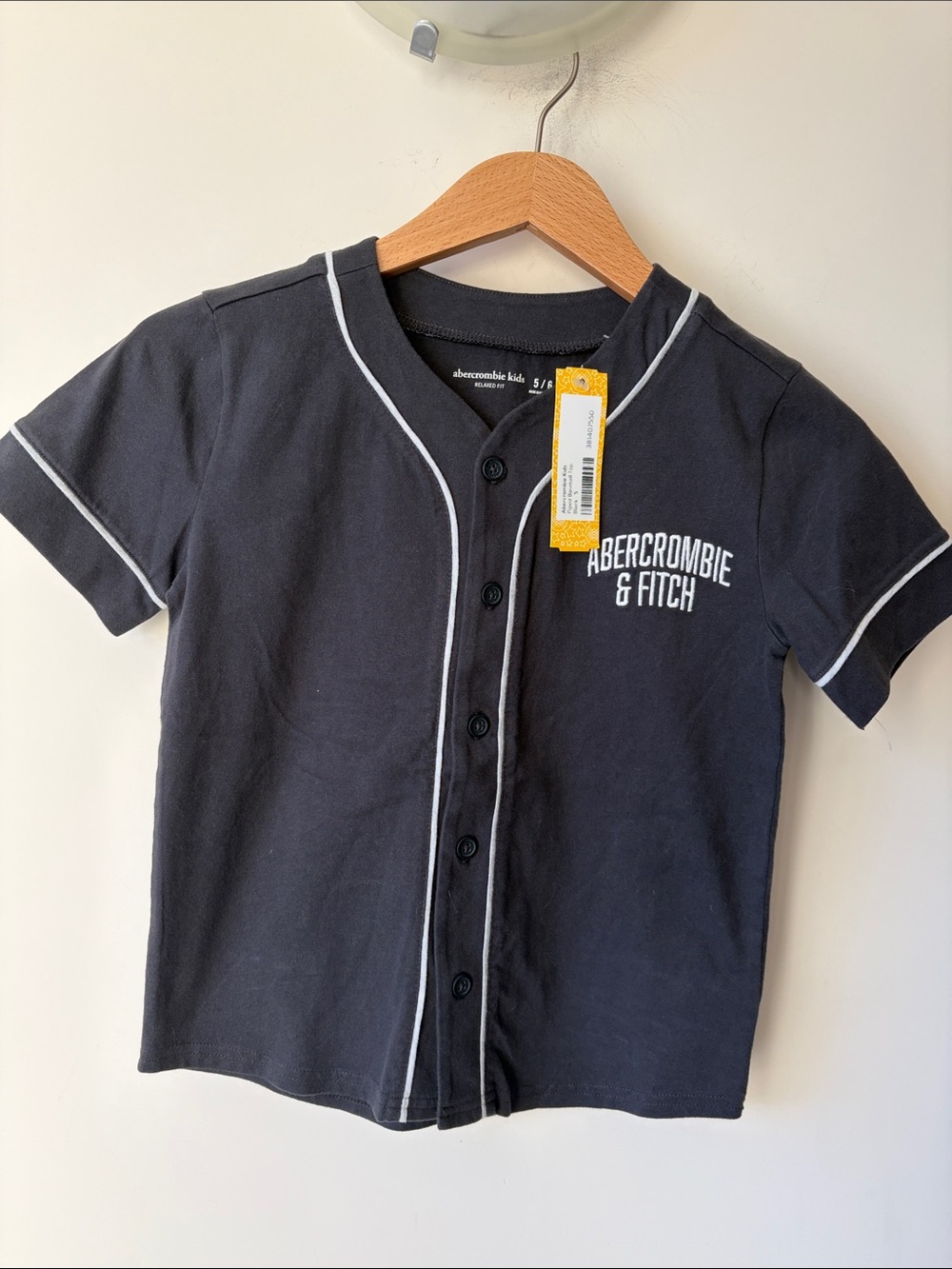 ABERCROMBIE KIDS Piped Baseball S/S Baseball Top A&F Logo Size 5/6 Boy NWT